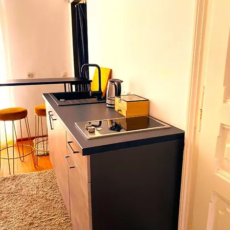 Free Parking - Premium Bed - Modern Kitchen 아파트 *