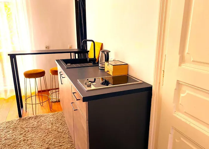 Free Parking - Premium Bed - Modern Kitchen Appartement *