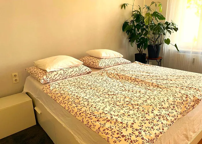 Free Parking - Premium Bed - Modern Kitchen شقة